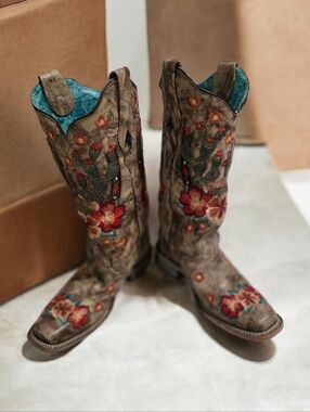 Embroidered Floral Cowboy Boots By Corral Size 8